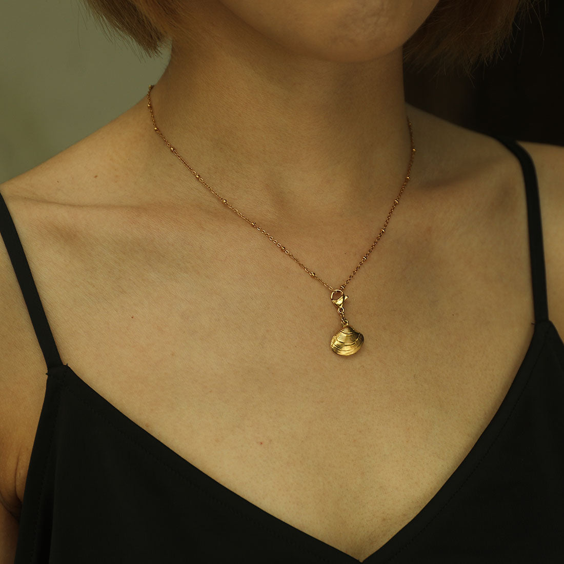 AVERY Charm Necklace Gold