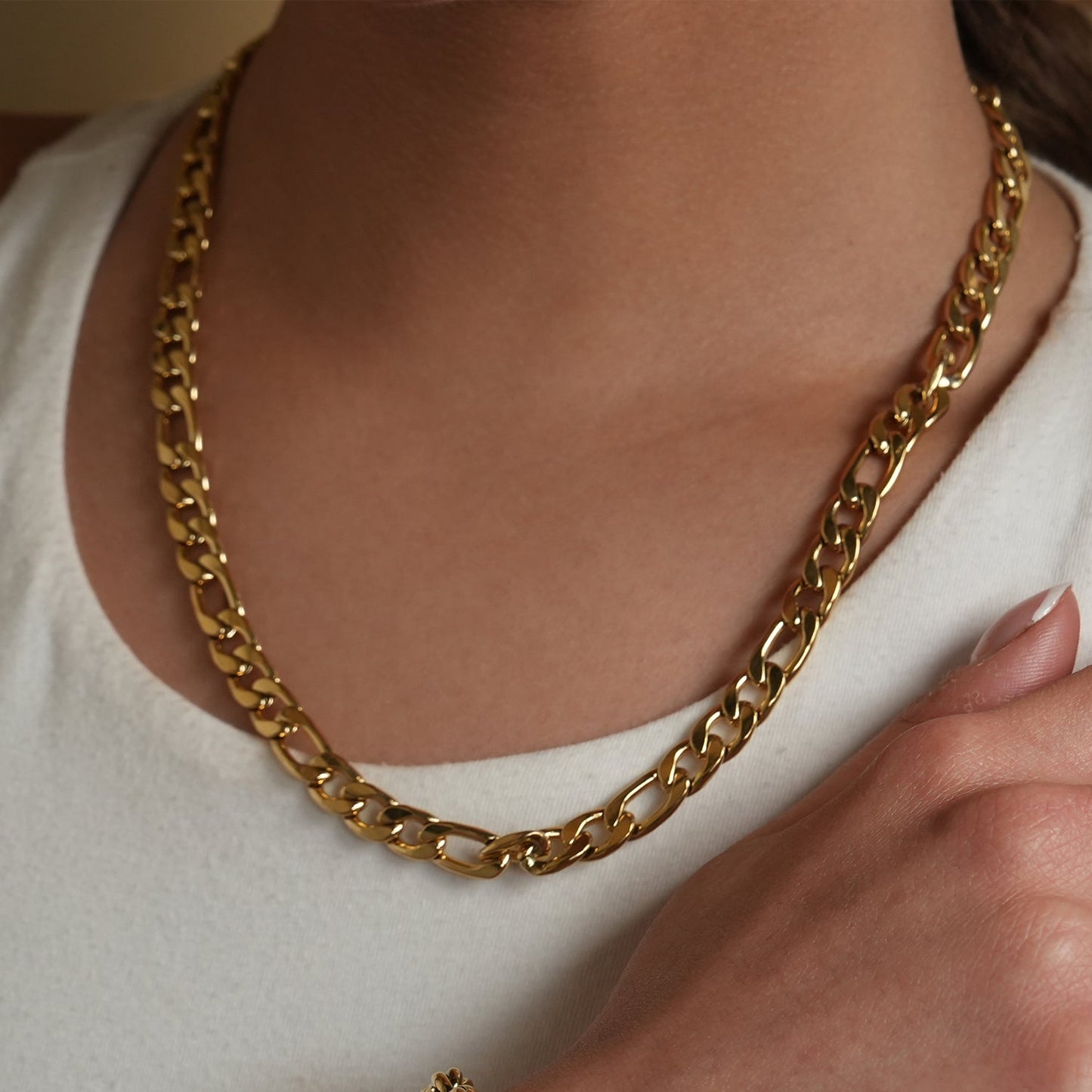 Style SUTTON: Cuban-Link Statement Chain Necklace in Gold