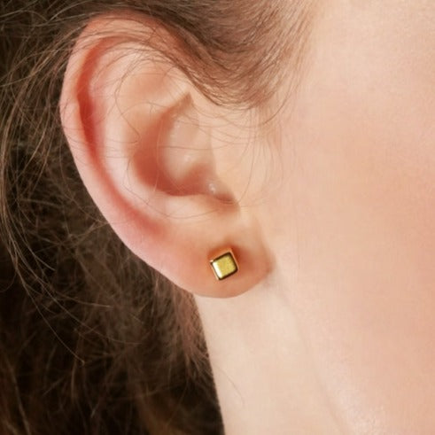 Style SYNNE: Square Bead Minimalist Stud Earrings in Gold & Silver