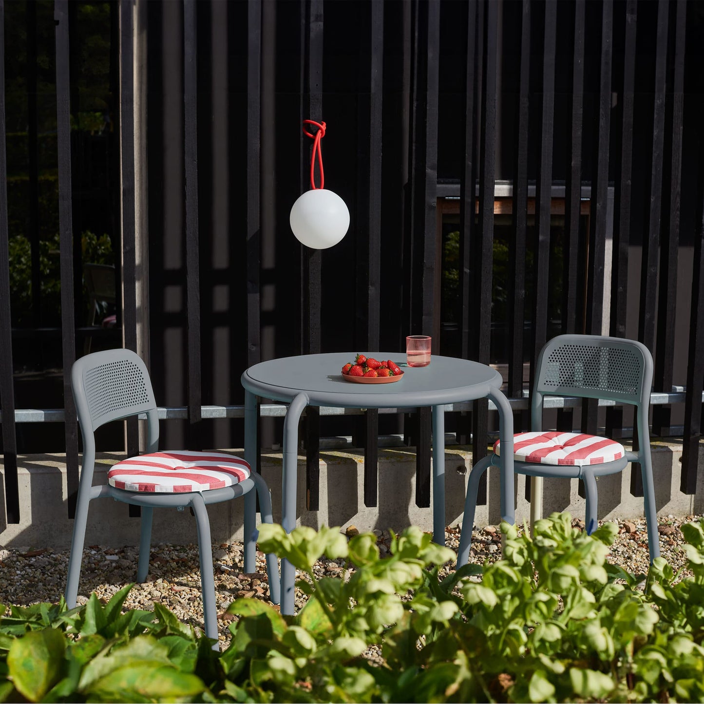 Toní Bistro Set<br> 1 Round Table + 2 Chairs