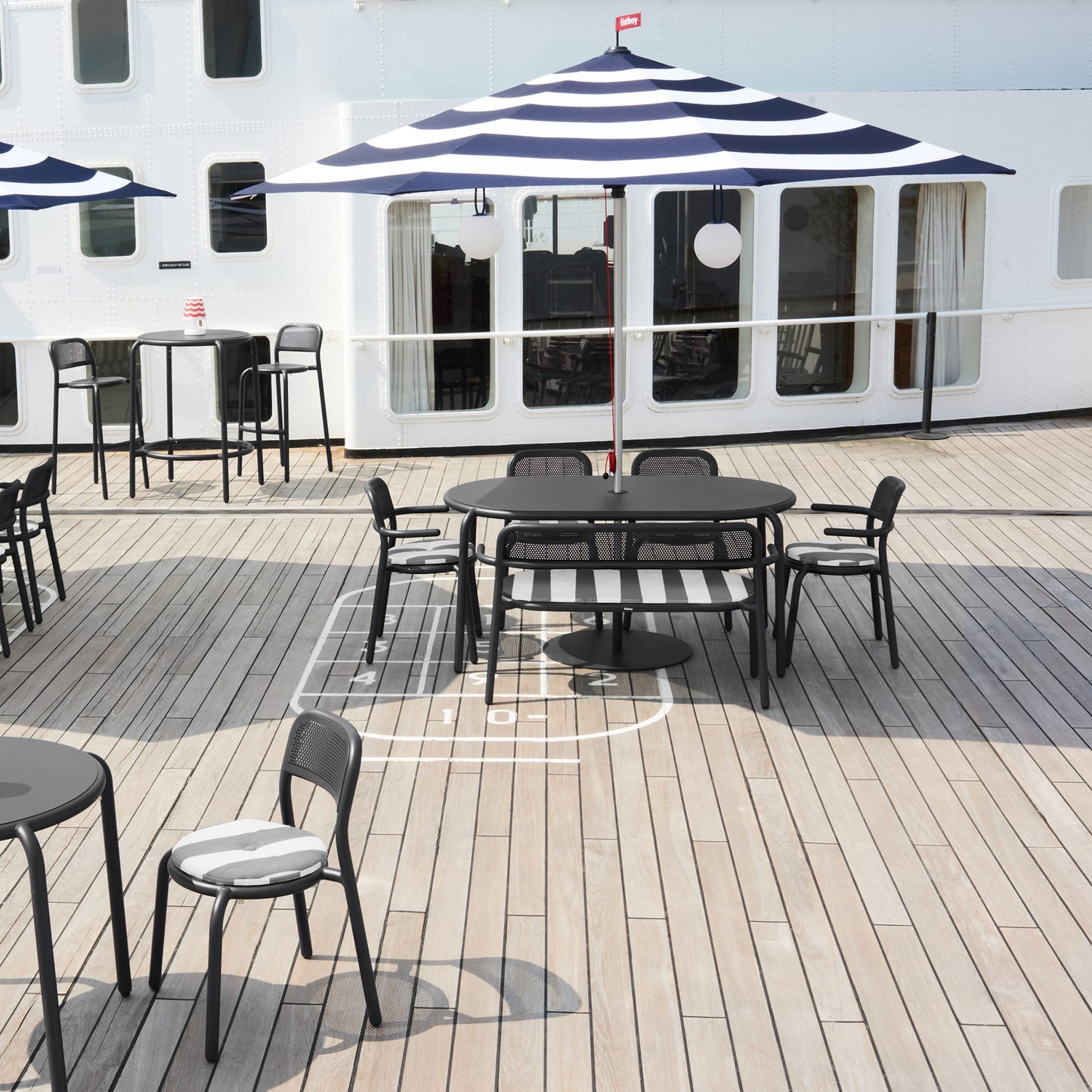 Toní Tavolo<br> Up to 6-Seater