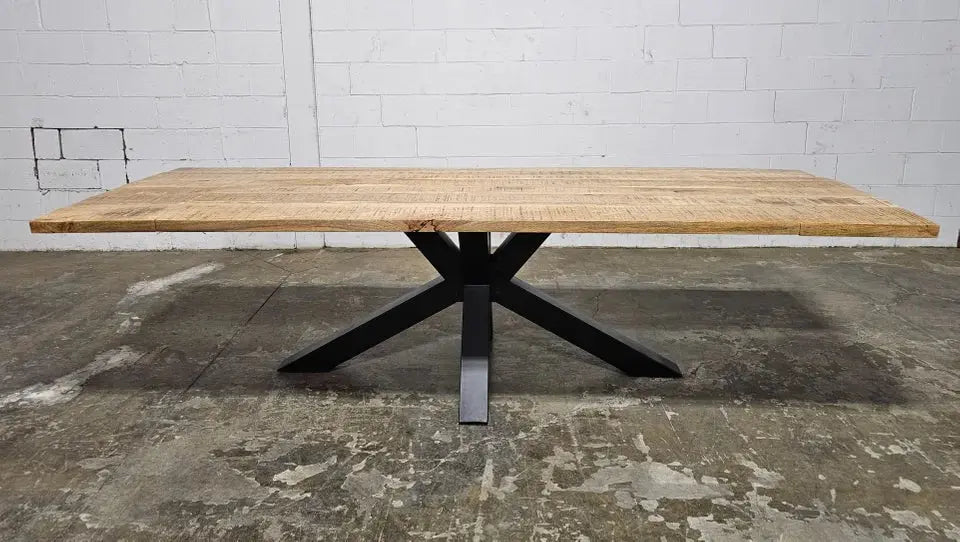 Table à diner patte Spider noir mat avec plateau en bois de manguier extensible