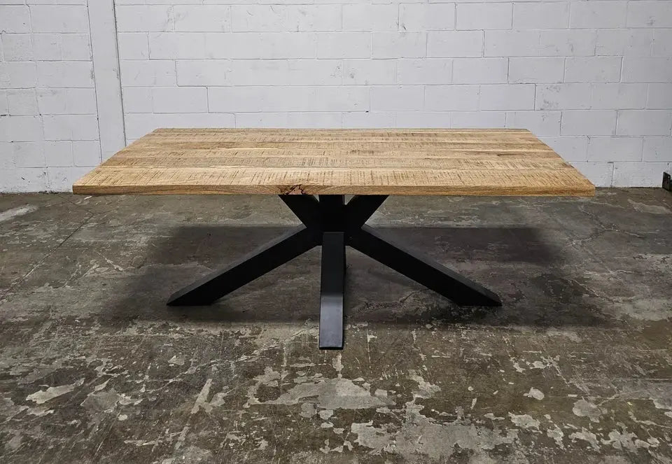 Table à diner patte Spider noir mat avec plateau en bois de manguier extensible