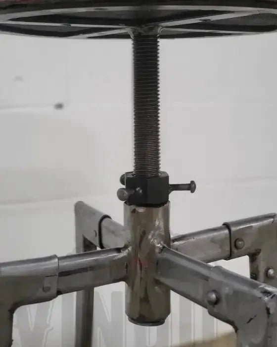 Tabouret de comptoir en cuir ajustable base d'acier noir ou brut