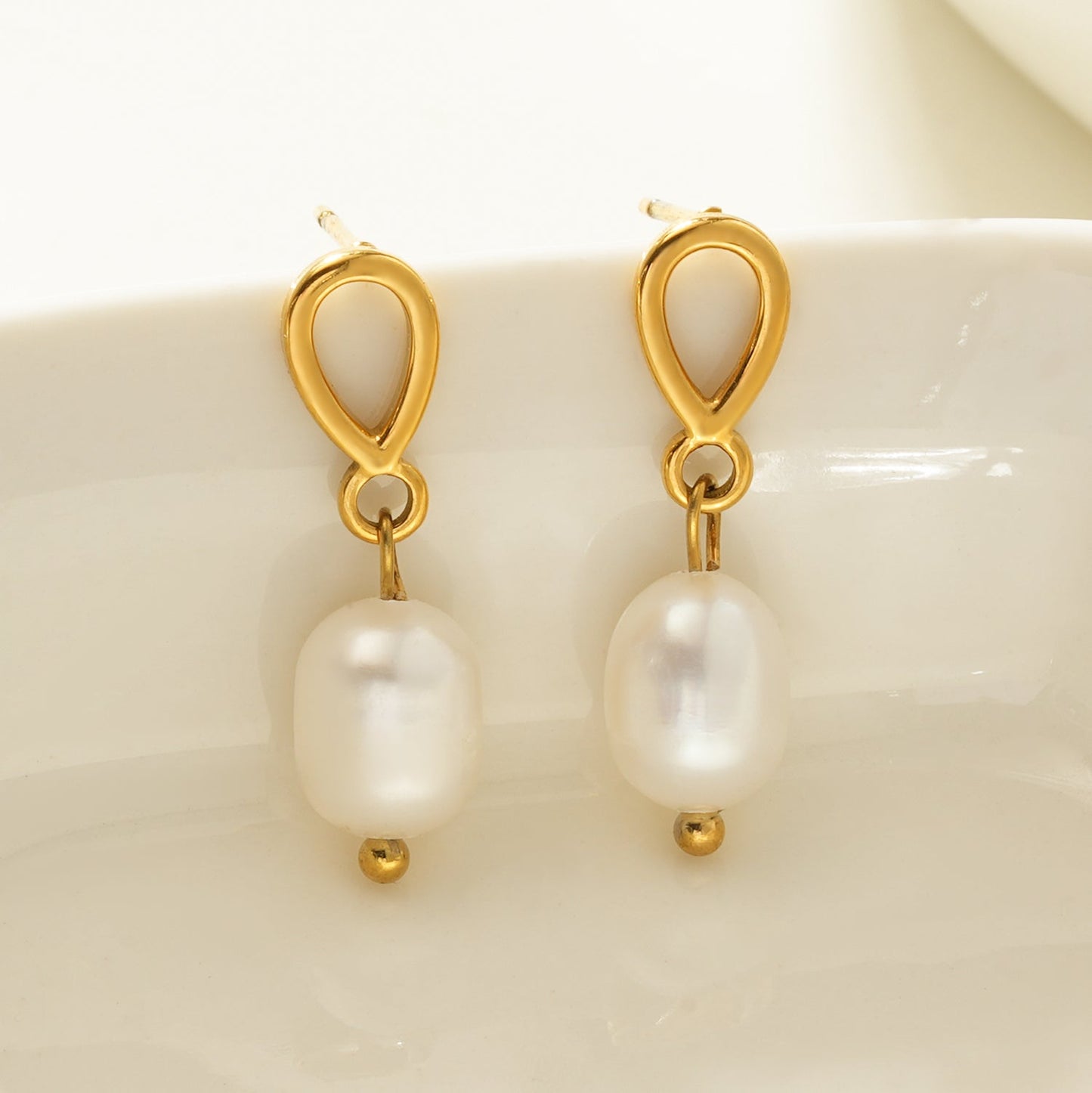 VARKONY Gold: Elegant Small Teardrop Earrings with Lustrous Freshwater Pearls