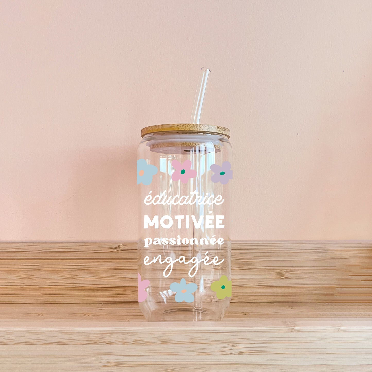 Éducatrice motivée - fleurs pastel