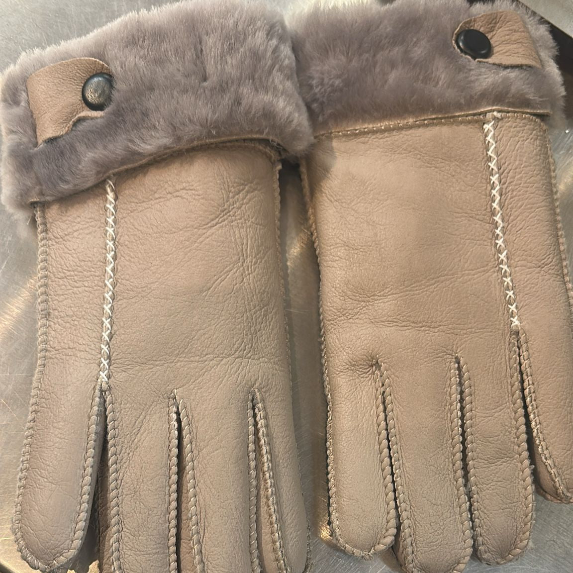BOL Women's Button Hand Stitched Merino Sheepskin Gloves