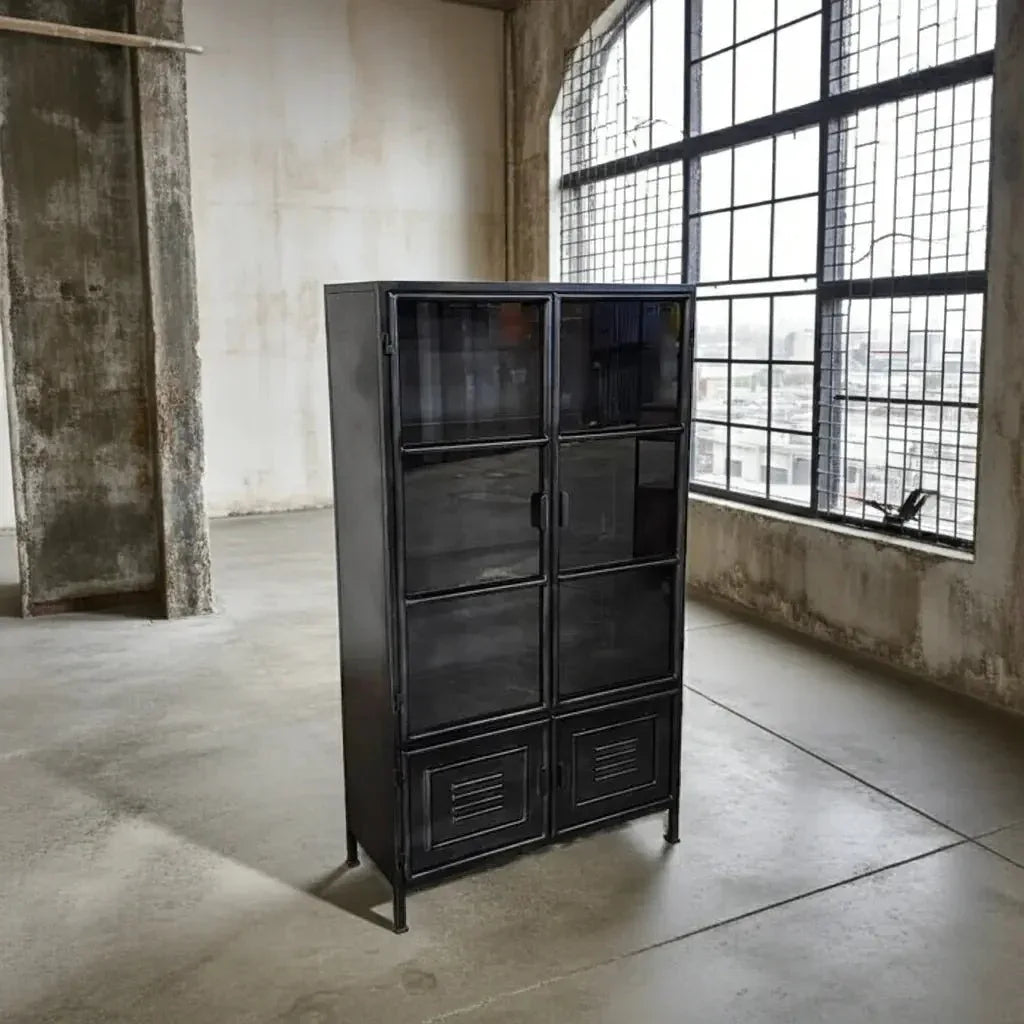 Armoire vintage en acier noir avec portes vitrées