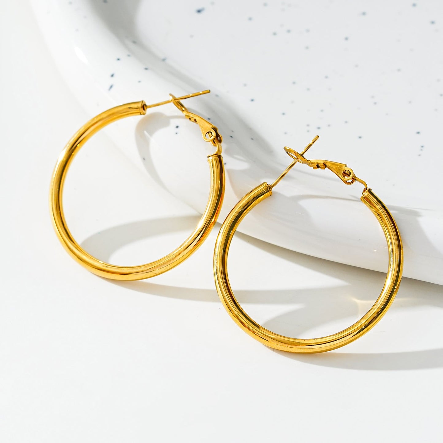 YANNA: Mid-Width Essential Hoop Earrings Gold Size C (3cm)
