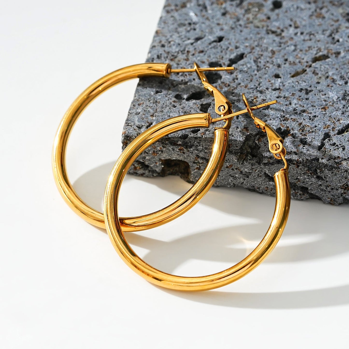 YANNA: Mid-Width Essential Hoop Earrings Gold Size C (3cm)