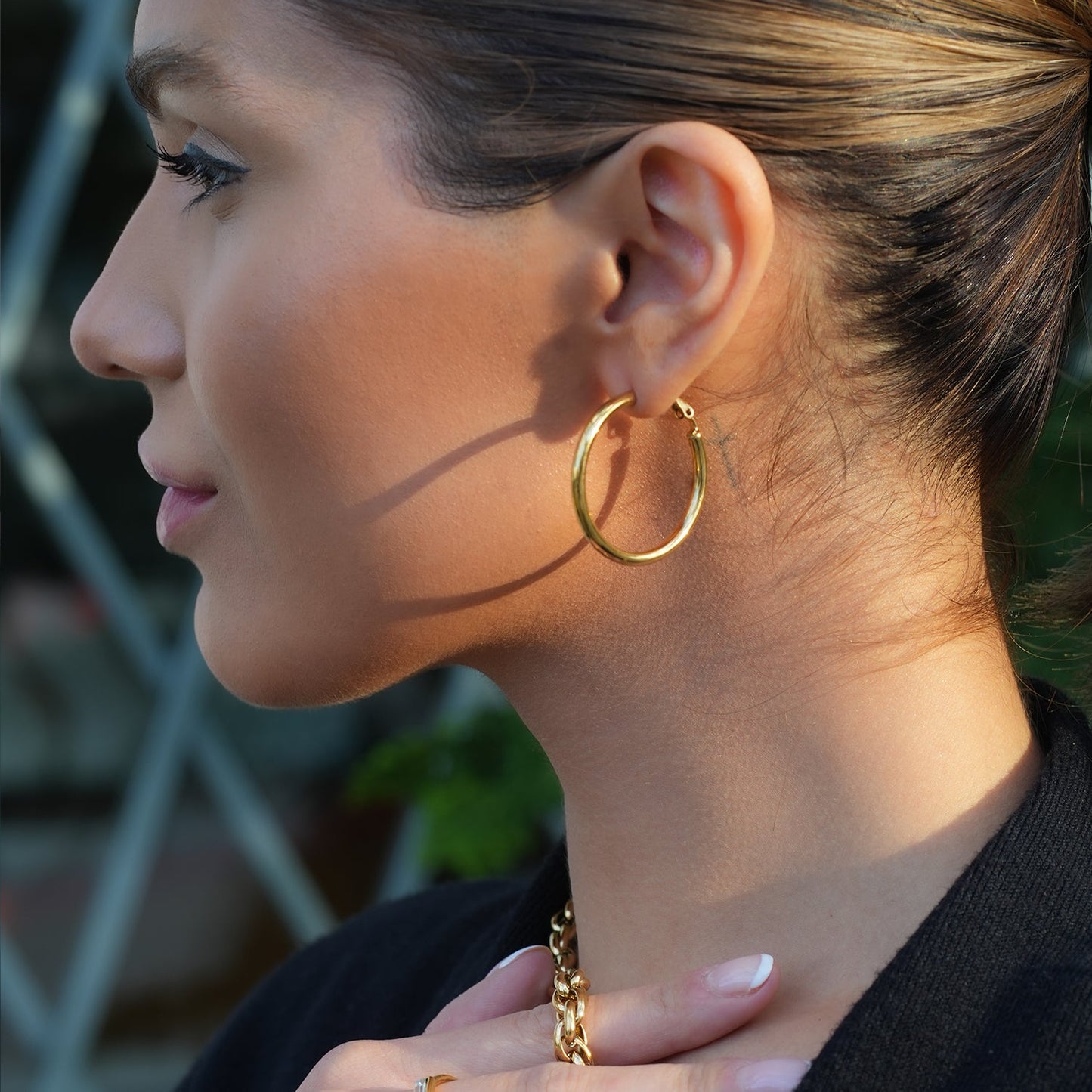 YANNA: Mid-Width Essential Hoop Earrings Gold Size C (3cm)