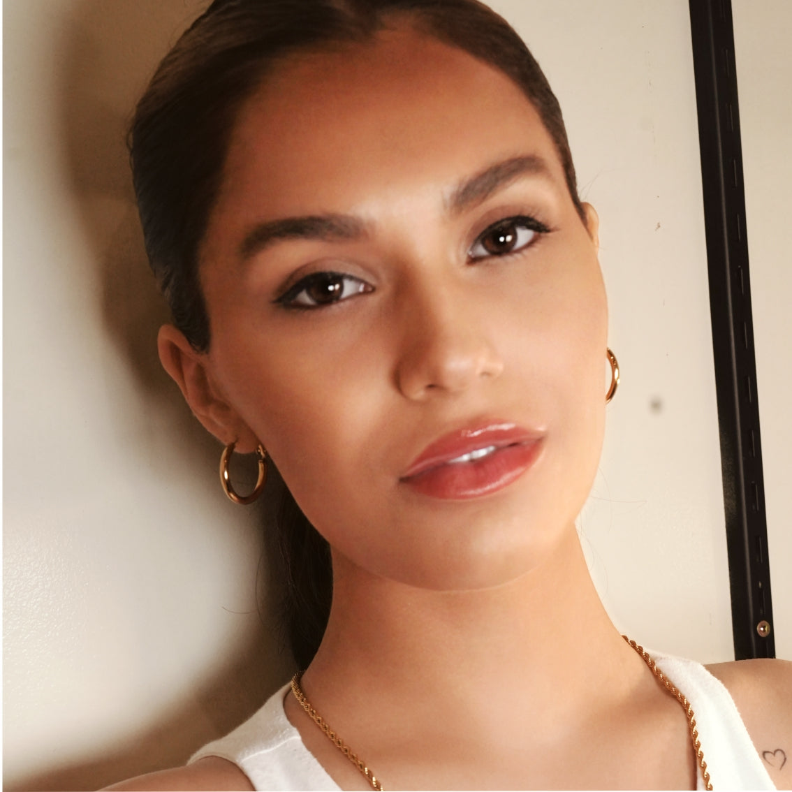 YOSHIKO: Mid-Width Essential Hoop Earrings Gold Size A (2 cm)