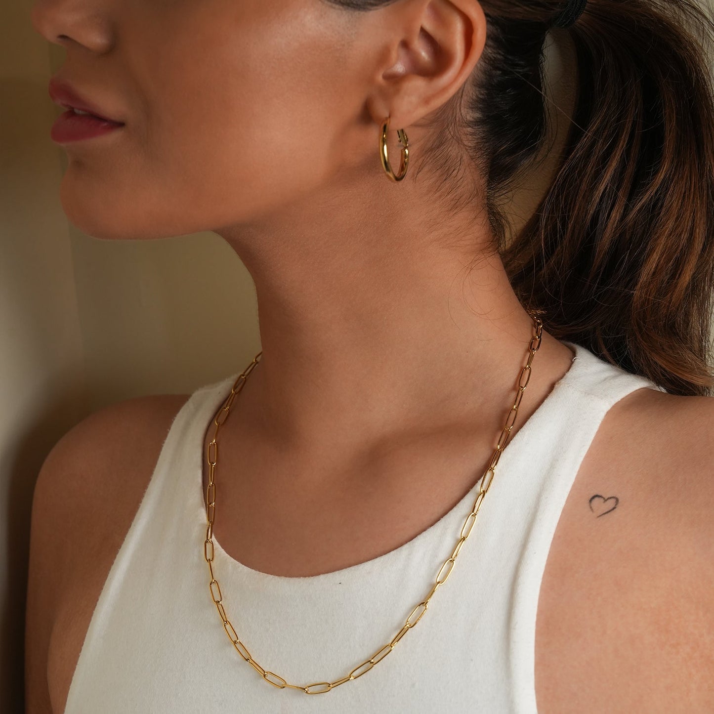 YOSHIKO: Mid-Width Essential Hoop Earrings Gold Size A (2 cm)