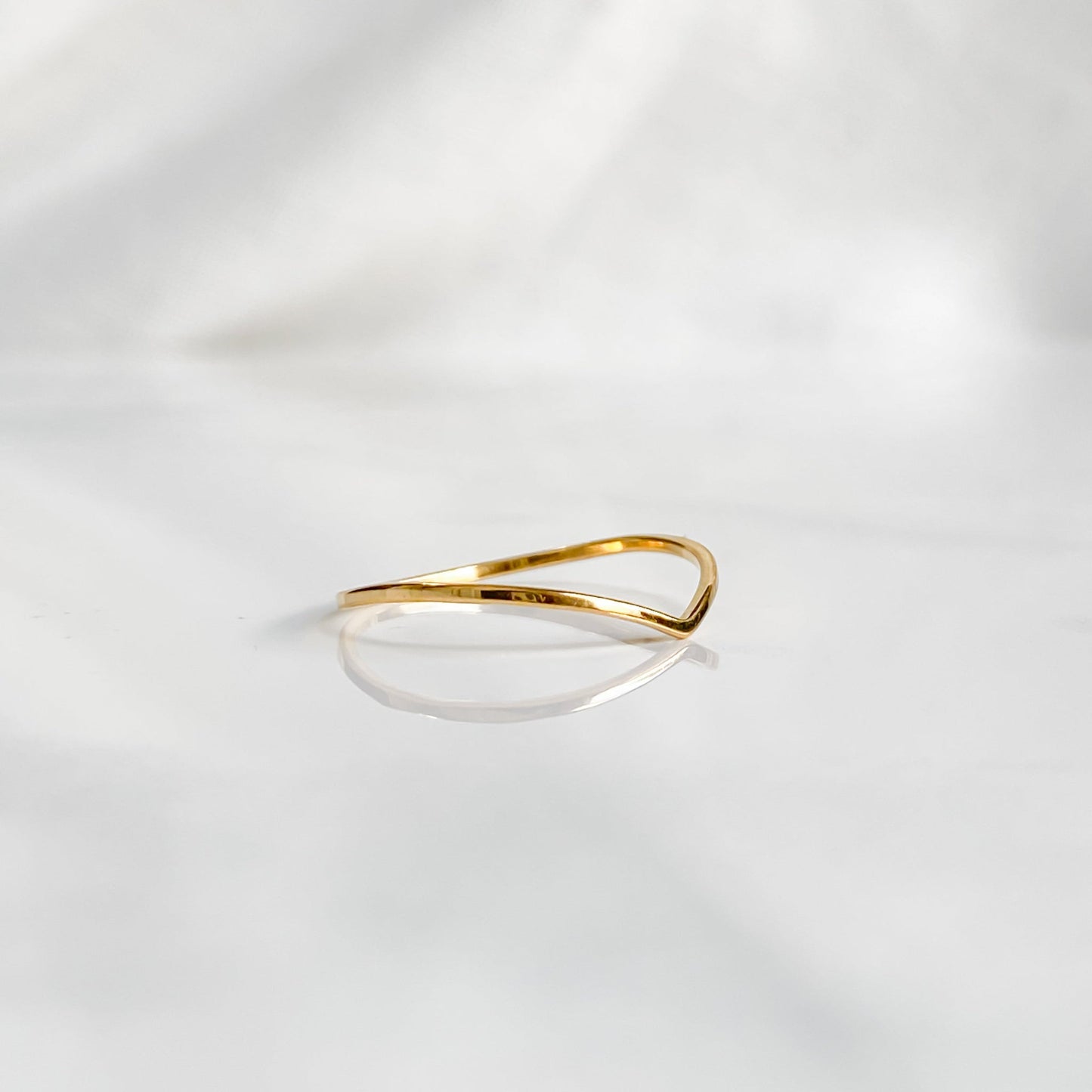 Bague minimaliste dorée en acier inoxydable 18K | BELLONA