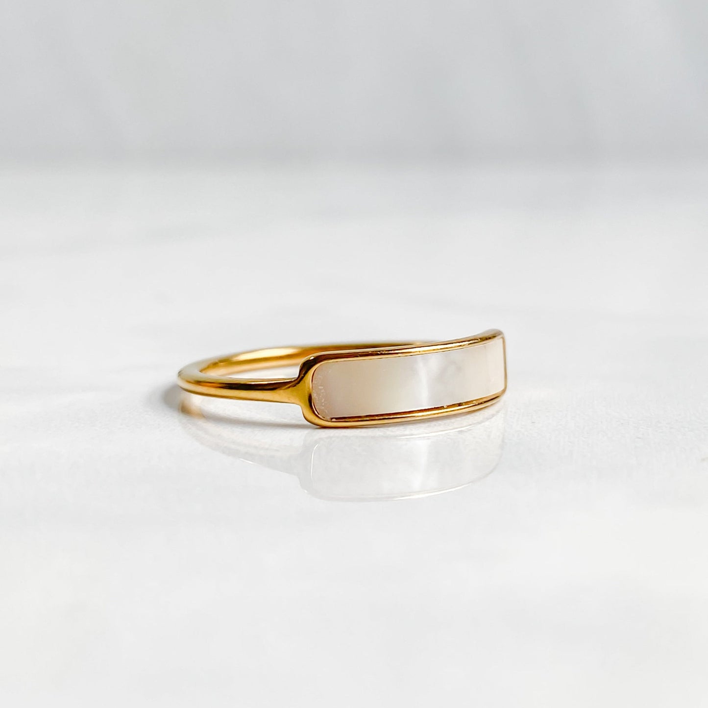 Bague dorée en nacre plaqué or 18K | CALYPSO