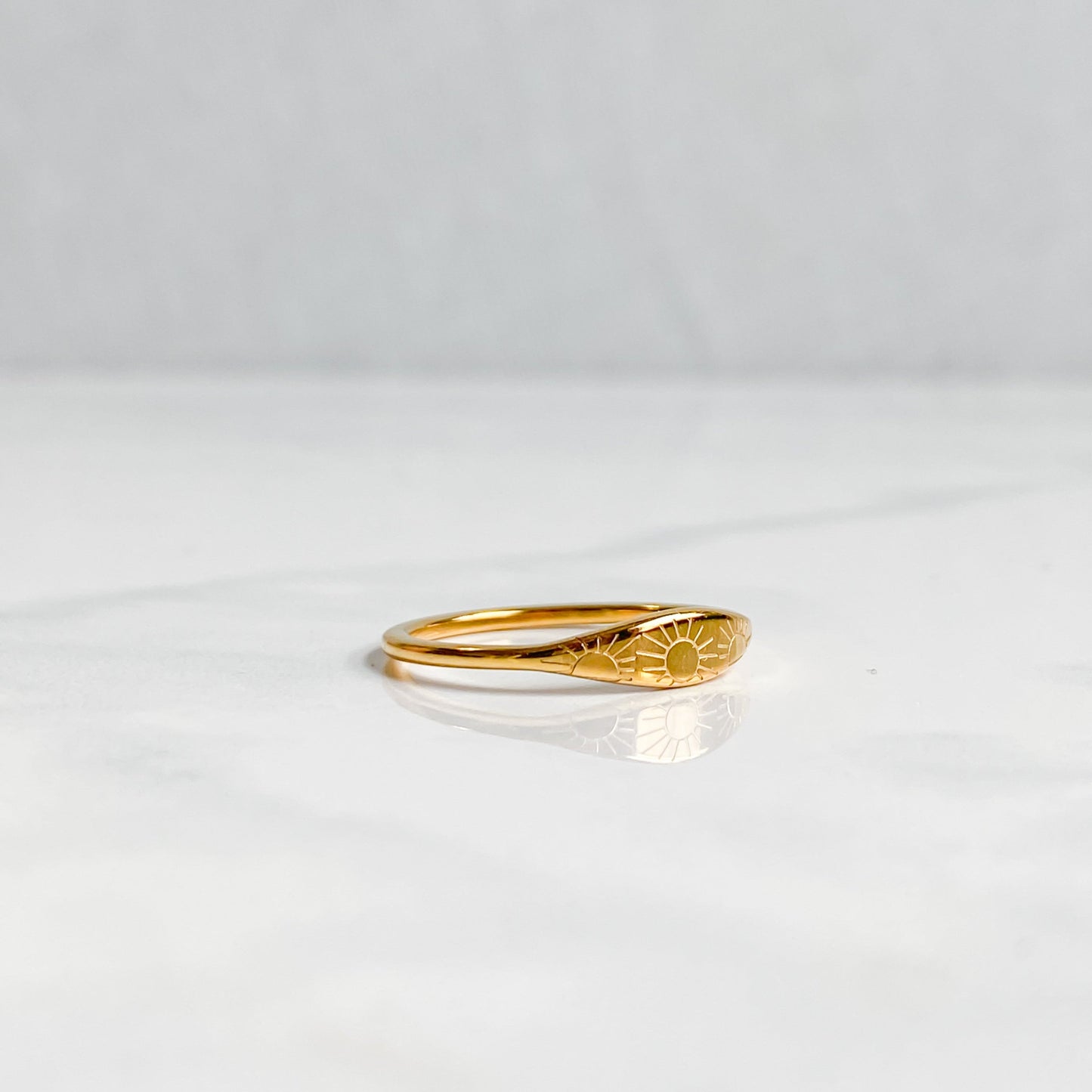 Bague dorée soleil en acier inoxydable plaqué or 18K | ASTRAÉA