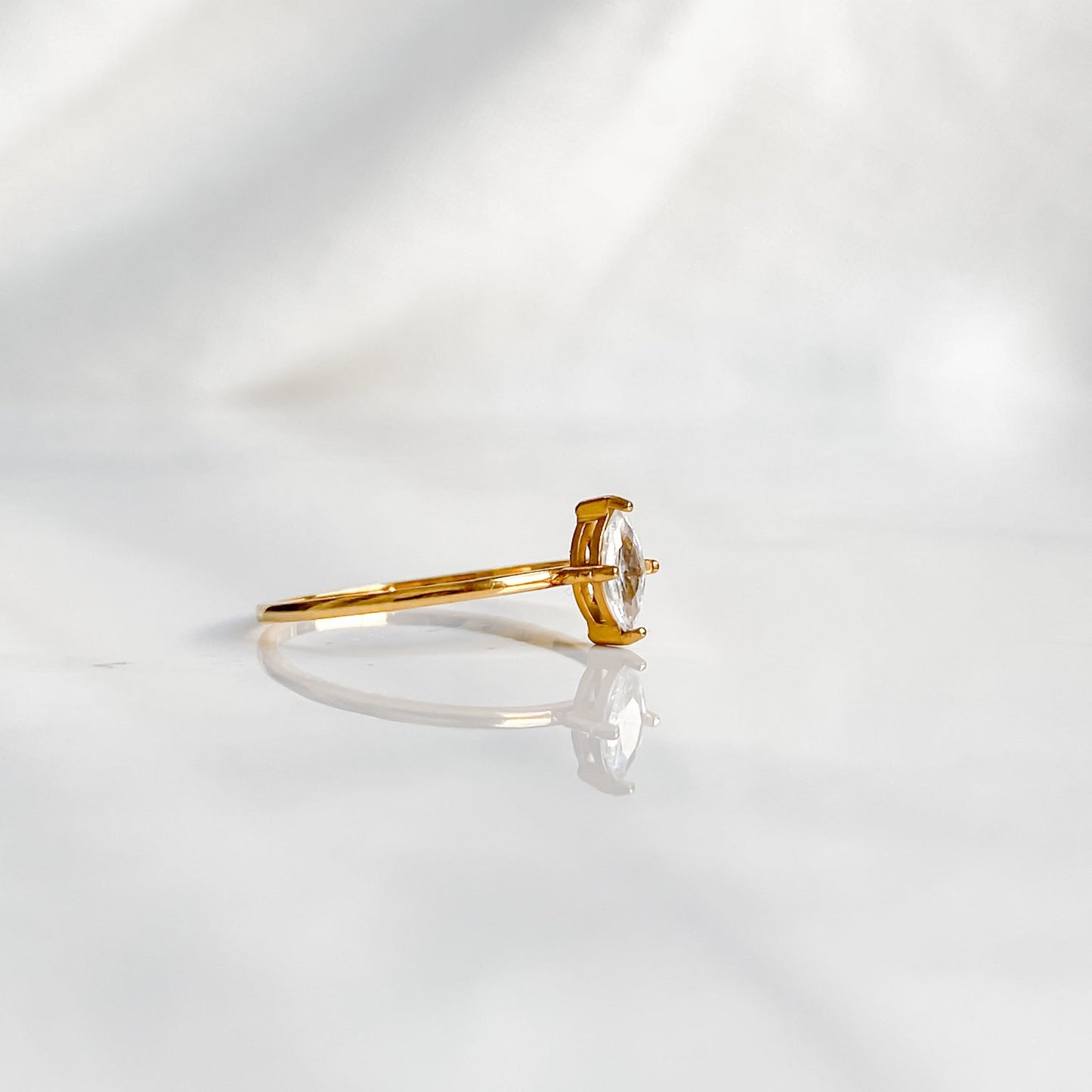 Bague solitaire dorée en acier inoxydable 18K | VÉNUS