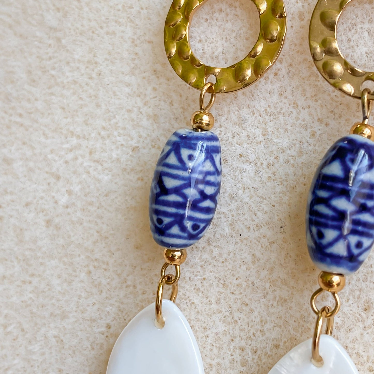 Boucles d’oreilles en céramique bleue & nacre naturelle | ABALONE