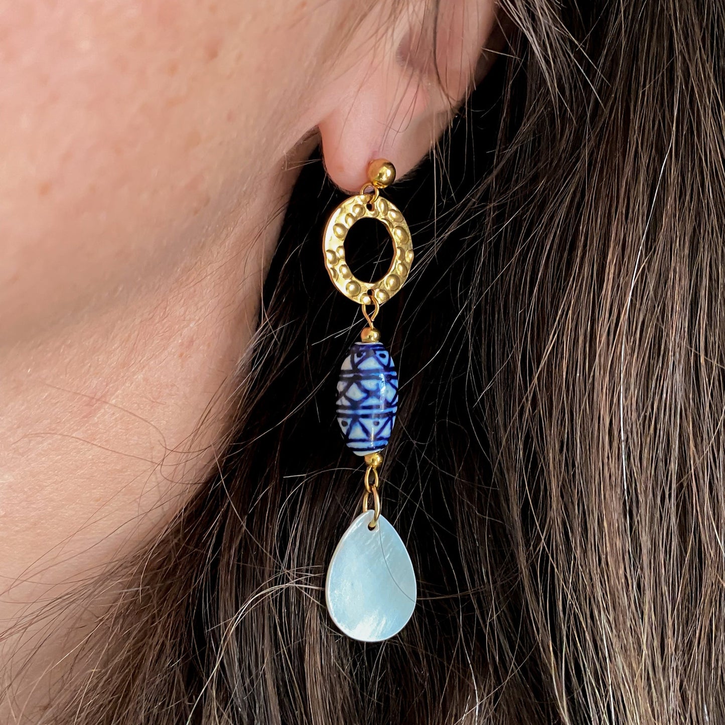 Boucles d’oreilles en céramique bleue & nacre naturelle | ABALONE