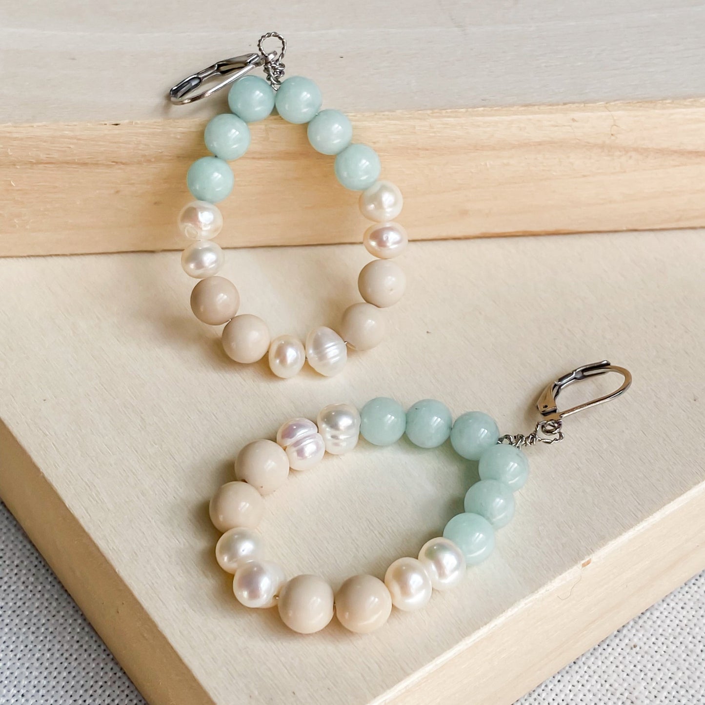 Boucles d’oreilles en amazonite et perles d’eau douce | CALANQUES