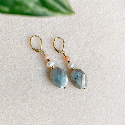 Boucles d’oreilles labradorite dorées pendantes 18K | ATHÉNA