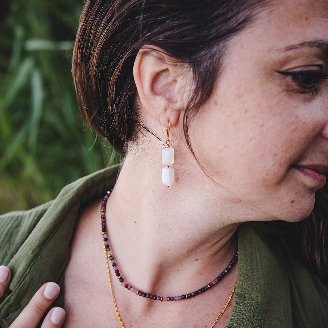 Boucles d’oreilles pierre de lune arc-en-ciel pendantes | PHOEBE