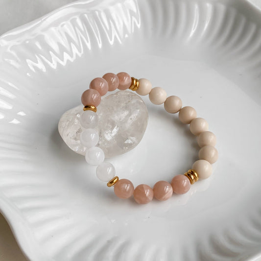 ECLAT DE SOLEIL | Bracelet en pierres de soleil, quartz et inox doré