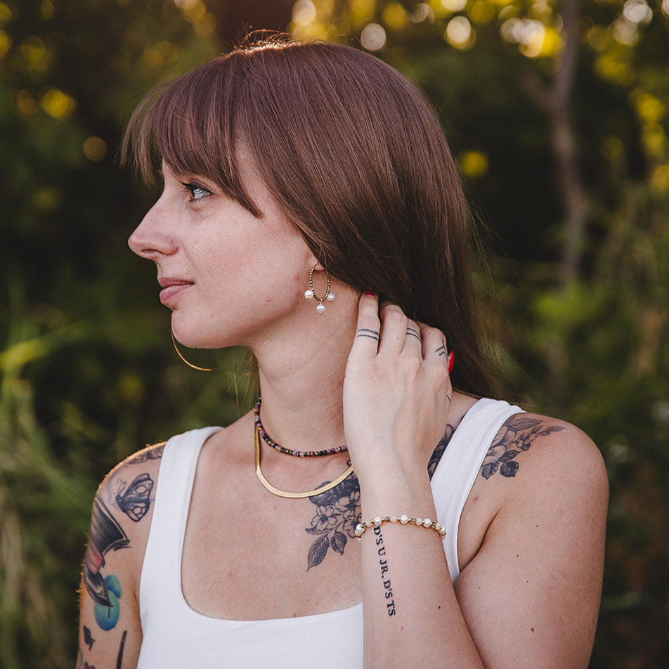 Bracelet fin en pierres de jade jaune et perles d’eau douce | THÉIA