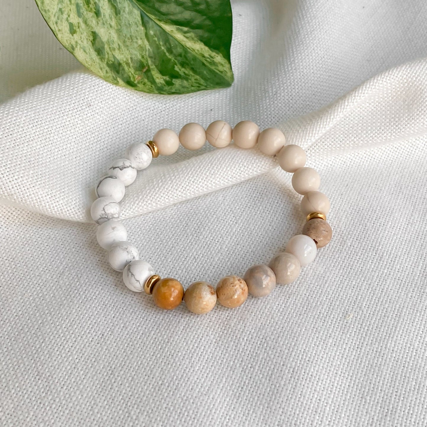 RENOUVEAU | Bracelet en howlite, jaspe et acier inoxydable