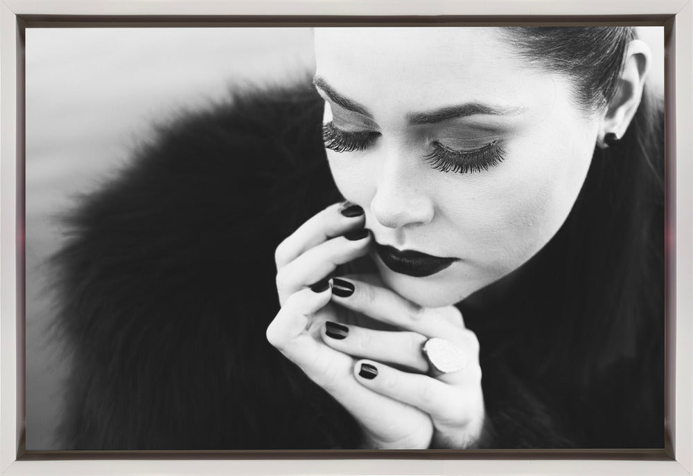 Wall art between fingers