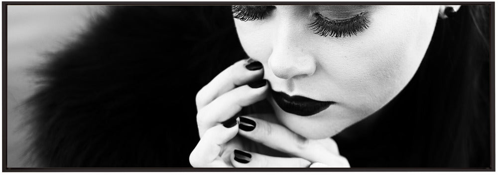 Wall art between fingers