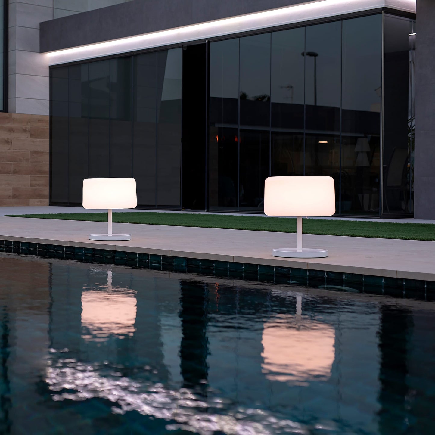 Chloe (adjustable height)