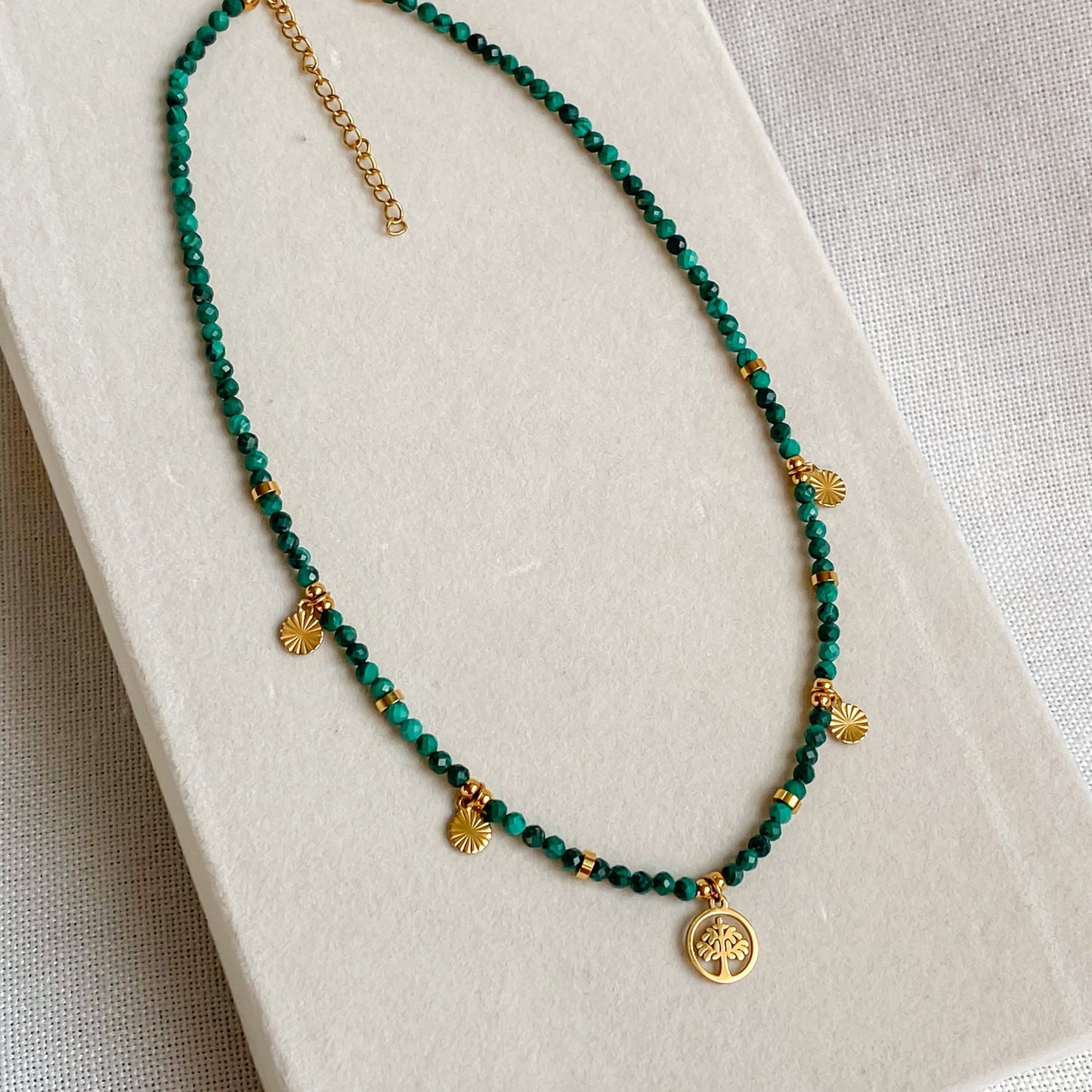 Collier en Malachite avec pendentif arbre de vie | DEMETER