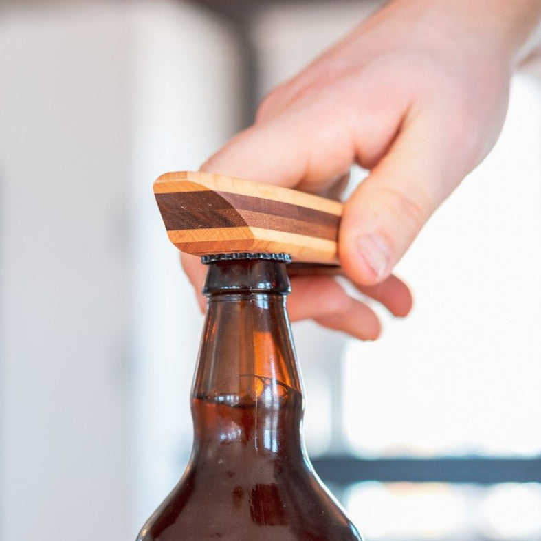 Décapsuleur polyvalent en bois “l’Ultime D-Cap”