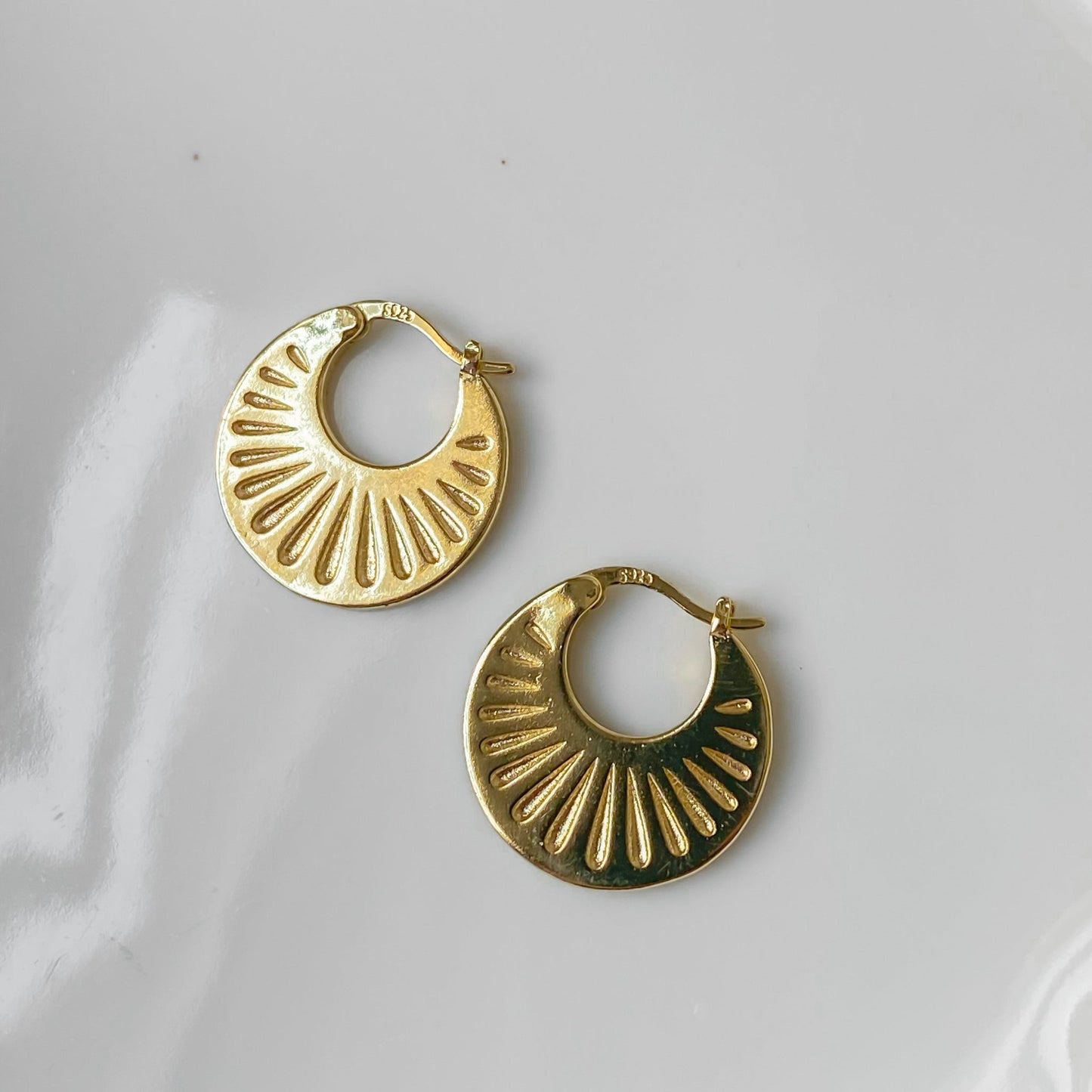 Créoles texturées en argent sterling plaqué or 18K | HÉLIA