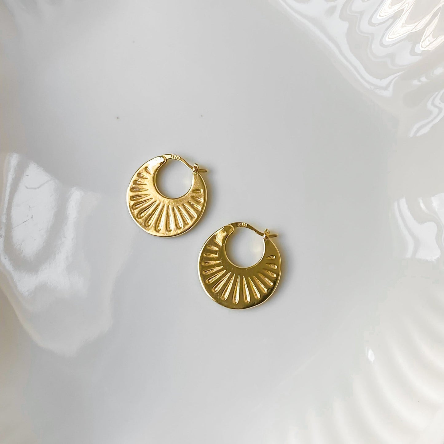 Créoles texturées en argent sterling plaqué or 18K | HÉLIA