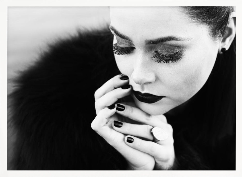 Wall art between fingers