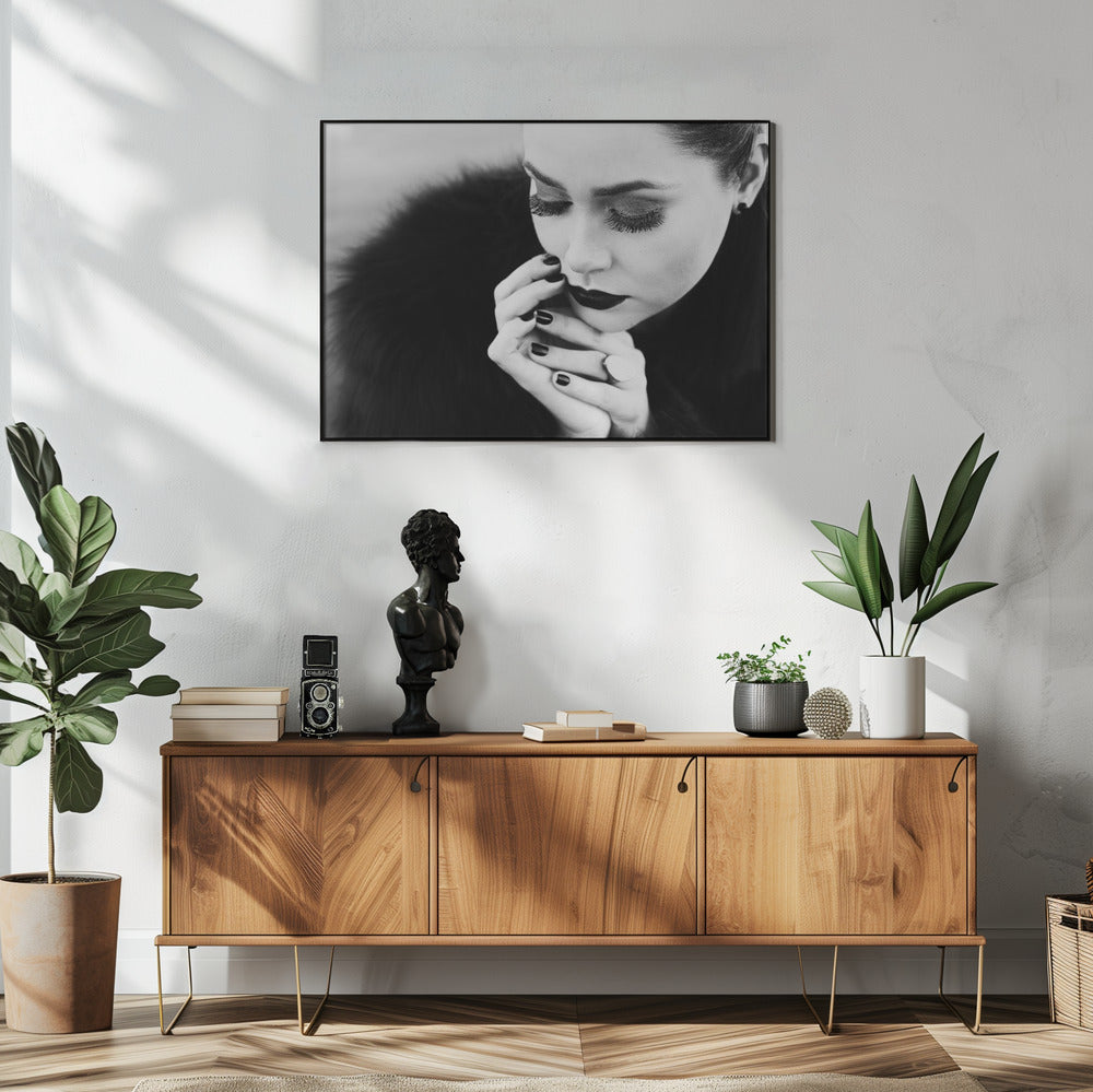 Wall art between fingers