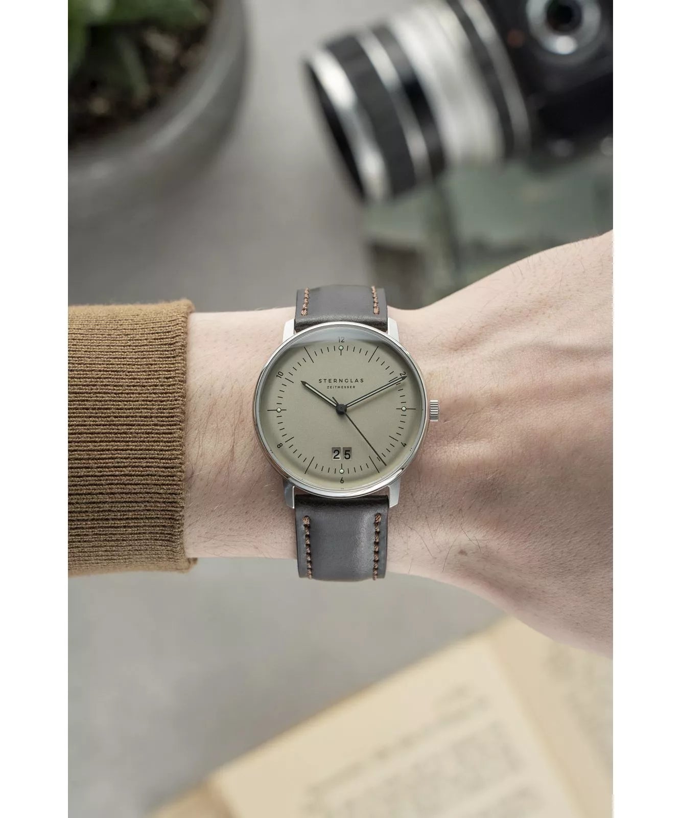 Sternglas Naos Big Date Alabaster 38mm TMI VJ76 Quartz Men’s Watch