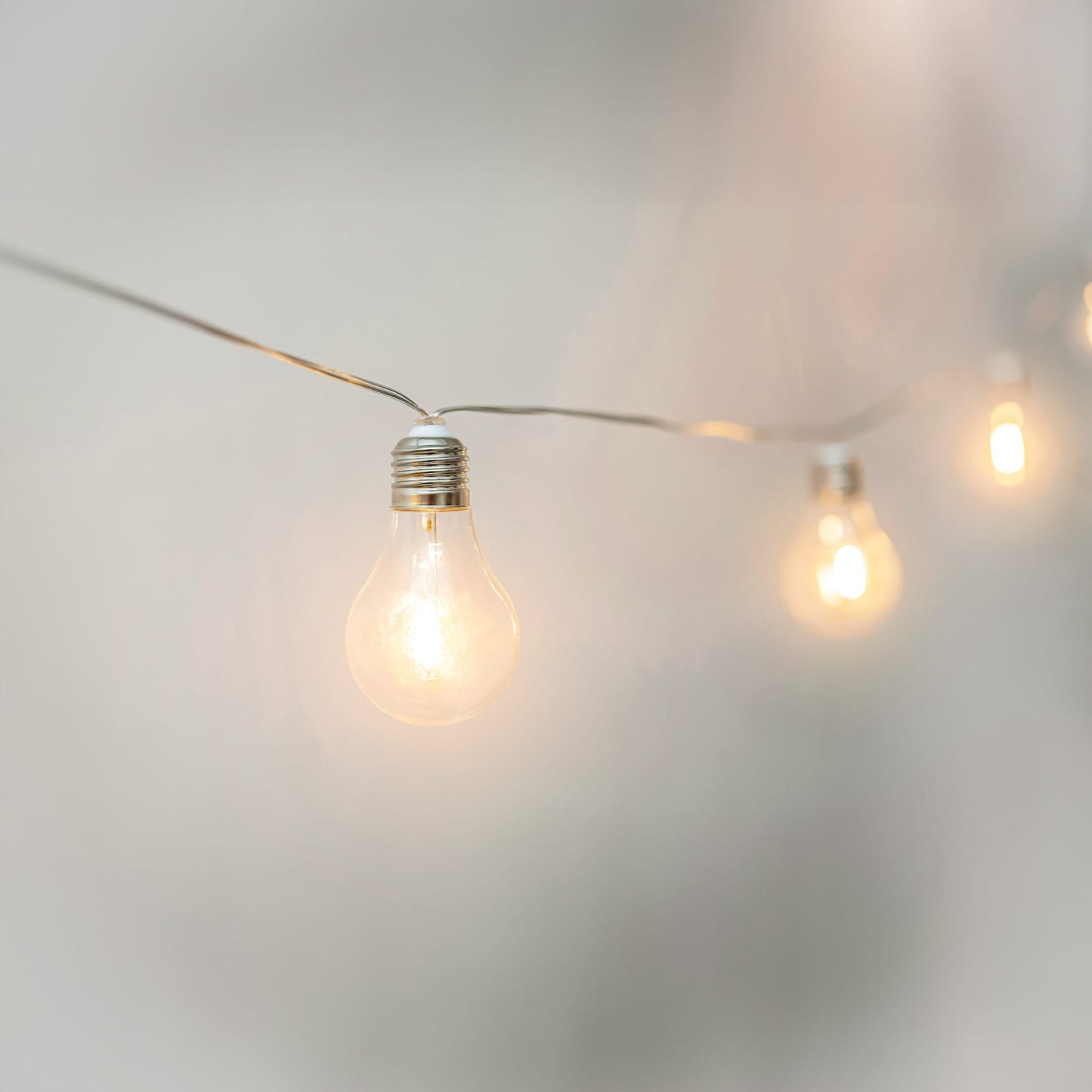 Stella<br> Solar-charged Garland